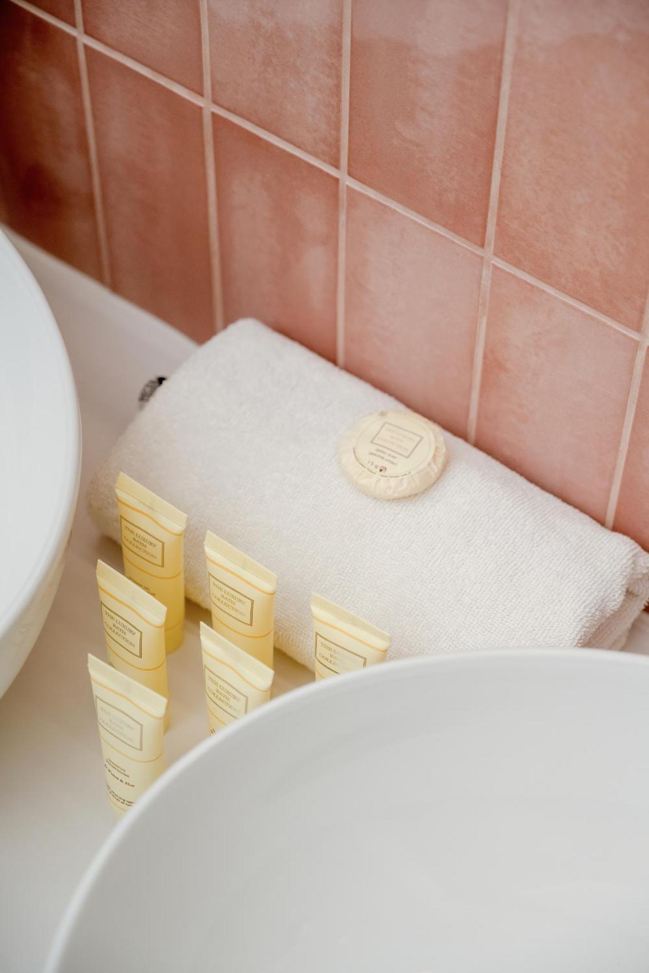 Elegancki Apartament Z Parkingiem Blisko Starego Miasta By Noclegi Renters Breslavia Esterno foto